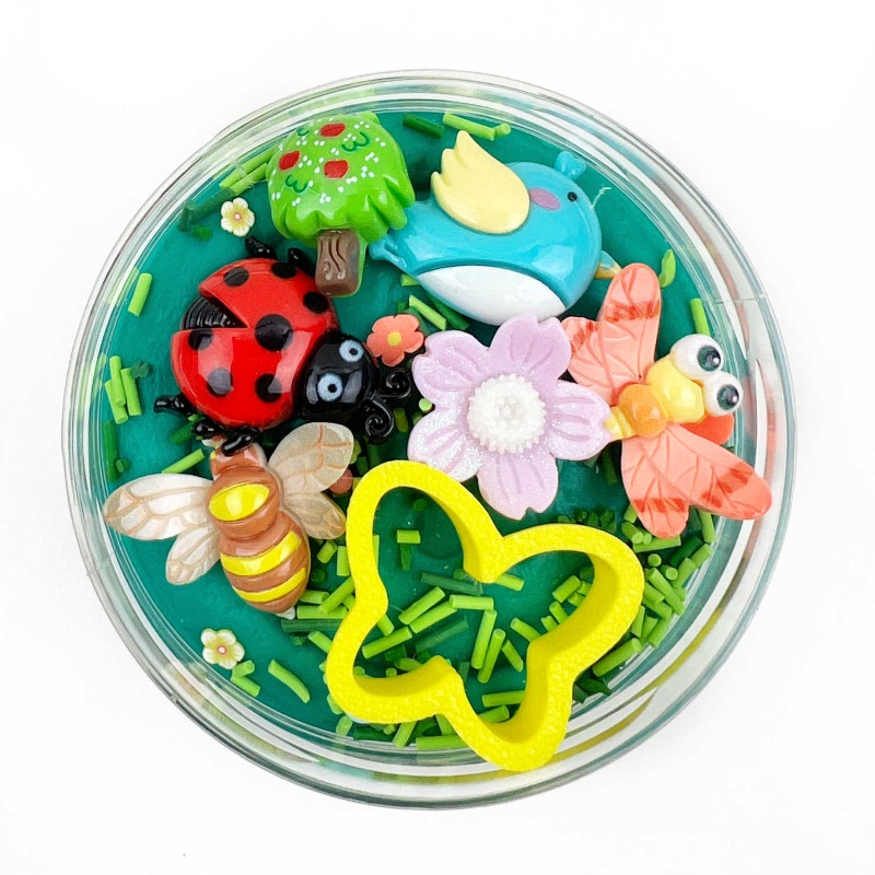Invitation to imagine Garden Friends surprise pot