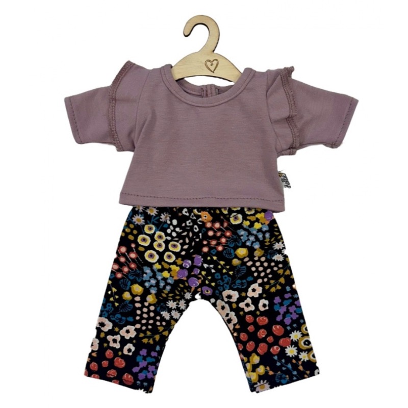 Hollie Poppenbroek en -shirt lavender flowers