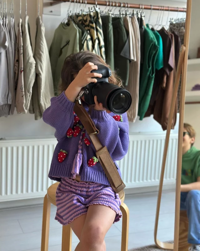 We hebben laatst heel veel leuke nieuwe setjes op de foto gezet! En we hebben ze allemaal op onze website gezet onder “shop the look”, handig hè? Dan zie je meteen alle items bij elkaar (en kunnen ze zo in je winkelmandje 😜). 
Kun je wel wat hulp gebruiken bij het maken van leuke setjes? Kom gezellig langs of stuur ons een berichtje, we helpen je graag! 
#shopthelook #nieuwecollectie #outfitsinspiration #setjesmaken
📷 @klikklakfotografie 
•
•
•
•
#littledepartmentstore #littledepartmentstorerotterdam 
#kinderkleding #online #onlineshopping #kinderkledingwinkel #kleiwegkwartier #hillegersberg #hillegersbergzuid #rotterdam #kinderwinkel #kinderwinkelrotterdam
#kidsfashion #kidsstyling #meisje #jongen #ootd #shoplokaal #shoplokaalonline