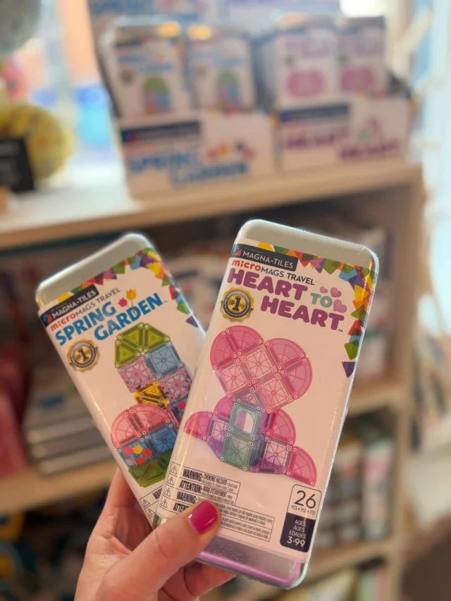 Nieuw binnen! We krijgen niet alleen heel veel nieuwe kledingcollecties binnen, maar het speelgoed wordt ook lekker aangevuld! Deze nieuwe travelsets van @magnatiles zijn toch te leuk?! 💕🐰

En het handige is dat onderdelen compatibel zijn met en een aanvulling zijn op alle andere MAGNA-TILES-sets. En ze passen ook op de magnetische tegels ca andere merken. 

#magnatiles #magnetischspeelgoed #littledepartmentstore #speelgoedwinkelrotterdan #kinderwinkelrotterdam