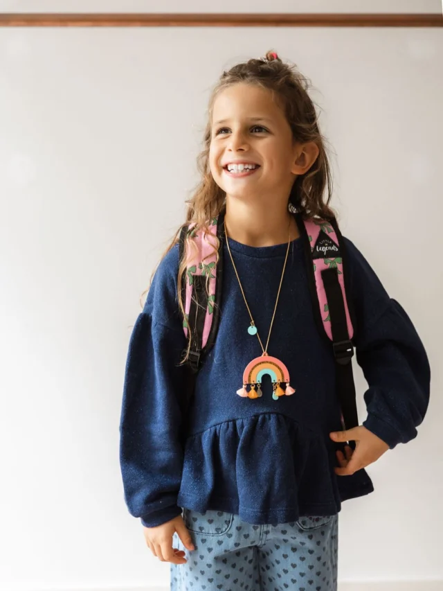 HAPPY BLUE MONDAY 💙
Wij zijn gek op blauw! Daarom hierbij een rondje blauwe SALE items. Je shopt alles met 50% korting (ook mutsen, sjaals en handschoenen —> wel zo fijn, want het wordt weer koud deze week🥶. 
En als we zien wat jullie kids regelmatig bij ons in de winkel vergeten….., dan denk ik dat de meesten wel weer een nieuwe muts of sjaal kunnen gebruiken 😅

Dus, helpen jullie nog even mee opruimen? Want we hebben ruimte nodig voor de nieuwe collecties! 😇

Ps de blauwe trui met glitters op de eerste foto is van @petit.blush 

📷 @klikklakfotografie 
#sale #kinderwinkel #duurzamekinderkleding #rotterdam #bluemonday