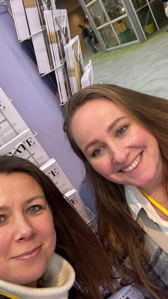 Vandaag waren we weer naar de beurs! Heel veel leuks gespot en ook meteen ingekocht. Veel gelachen en misschien was de schommel wel het leukste 😉
Enne, wie spot het lieve kleine hulpje dat mee was? 

#naardebeurs #inkopen #littledepartmentstore #kinderwinkelrotterdam #sneakpeek