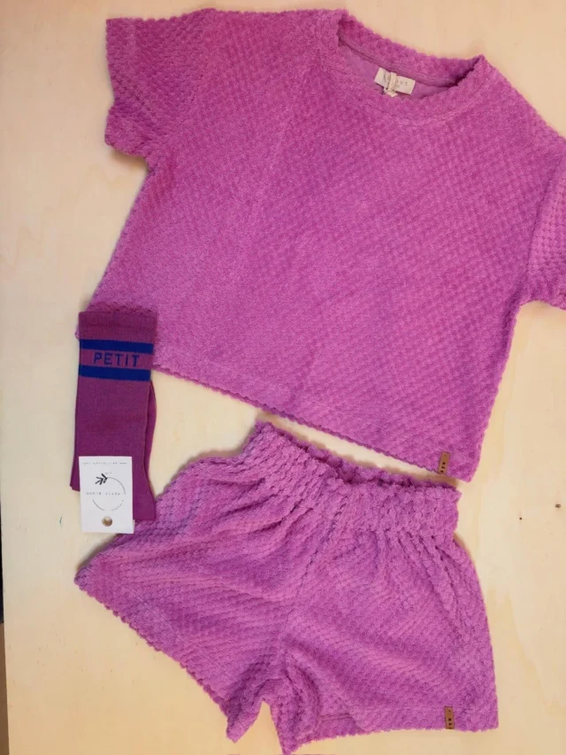 NIXNUT! Dit leuke merk shop je nu online en bestaat ook nog eens 10 jaar! 🥳
Een geweldig merk voor jongens én meiden. Met lekker veel kleur en bijzondere (heel zachte!) stoffen, en lekker draagbaar. 
Swipe voor outfitinspiratie! Uiteraard zitten er ook items bij die al heel goed met deze kou te dragen zijn 😊

#nixnut #littledepartmentstore #littledepartmentstorerotterdam #kinderwinkelrotterdam #nieuwecollectie