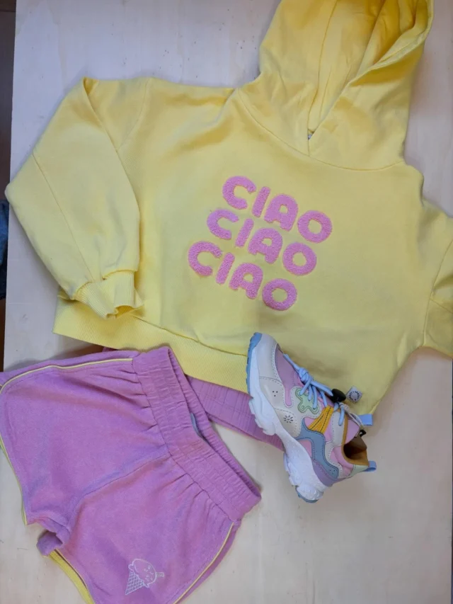 SPROET & SPROUT staat online! En het is weer een feestje hoor 🥳
Er is echt heel veel leuks voor jongens en meiden bij (en ook hele schattige babypakjes 😍). 
Swipe voor outfitinspiratie. Er zijn natuurlijk nog veeeeeeel meer combinaties mogelijk, zeker ook met andere merkjes. 

Heb je vragen over de pasvorm of wil je meer zien? Stuur ons een berichtje of kom gezellig langs 😊

#sproetsprout #sproetandsprout #littledepartmentstore #kinderwinkelrotterdam #duurzamekinderkleding