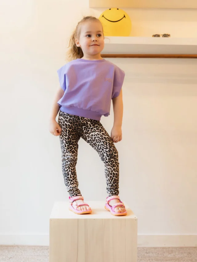 Internationale vrouwendag 💕
Blij met ons team bestaande uit allemaal leuke lieve vrouwen (swipe). En dit lieve kleine modelletje hoort daar natuurlijk ook bij 😊

Wist je trouwens dat de aanleiding voor internationale vrouwendag de massale staking was op 8 maart 1908 in Chicago en New York van vrouwen in de textiel- en kledingindustrie voor een achturige werkdag, betere arbeidsomstandigheden en kiesrecht? Dat maakt deze dag nog belangrijker voor ons!

📷 @klikklakfotografie 
#internationalevrouwendag #littledepartmentstore #littledepartmentstorerotterdam #rotterdam