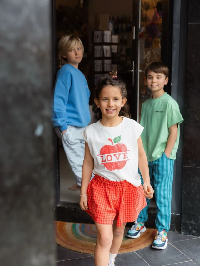 Handig om te weten: we hanteren in de voorjaarsvakantie de gewone openingstijden. Wat die ookal weer zijn? Dinsdag t/m zaterdag van 10.00-17.00. En onze webshop is elke dag open! 
Kom langs voor de te gekke nieuwe collecties, de leukste cadeautjes of een gezellig praatje 😊
📷 @klikklakfotografie 
#littledepartmentstorerotterdam #littledepartmentstore #kinderwinkelrotterdam #duurzamekinderkleding #kinderwinkel