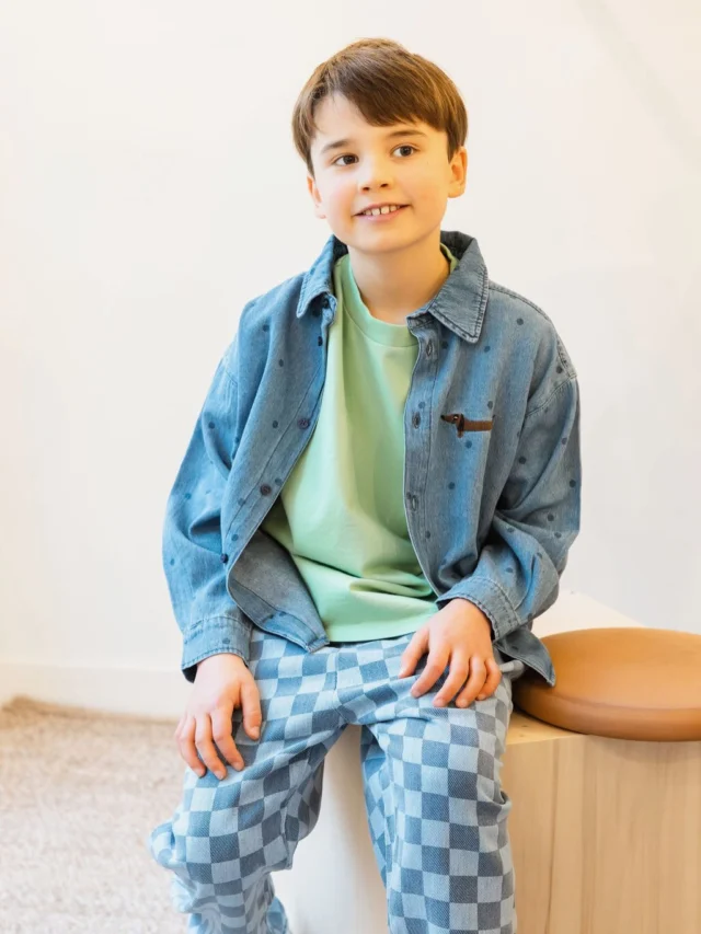 LAAGJES - Wij zijn dol op laagjes! Het staat niet allen leuk, maar door het dragen van laagjes zorg je dat je het het altijd comfortabel en warm hebt. En je kunt makkelijk wat uitdoen als je het te warm krijgt. Zeker in het voorjaar zijn laagjes een must, als het in de ochtend nog fris is en ‘s middags lekker zonnig! 

#laagjes #minirodini #nixnut #mainstory #littledepartmentstore