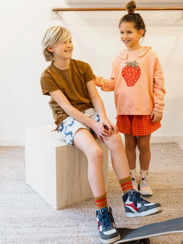 Hebben jullie ook zo’n zin in blote-benen-weer? 

We hebben weer alweer leuke setjes samen gesteld uit de nieuwe collecties. Je vindt ze op onze website onder het kopje “shop the look” met (heel handig) meteen alle linkjes erbij! 

#piupiuchick #philandphae #mainstory #petitblush #littledepartmentstore 
📷 @klikklakfotografie