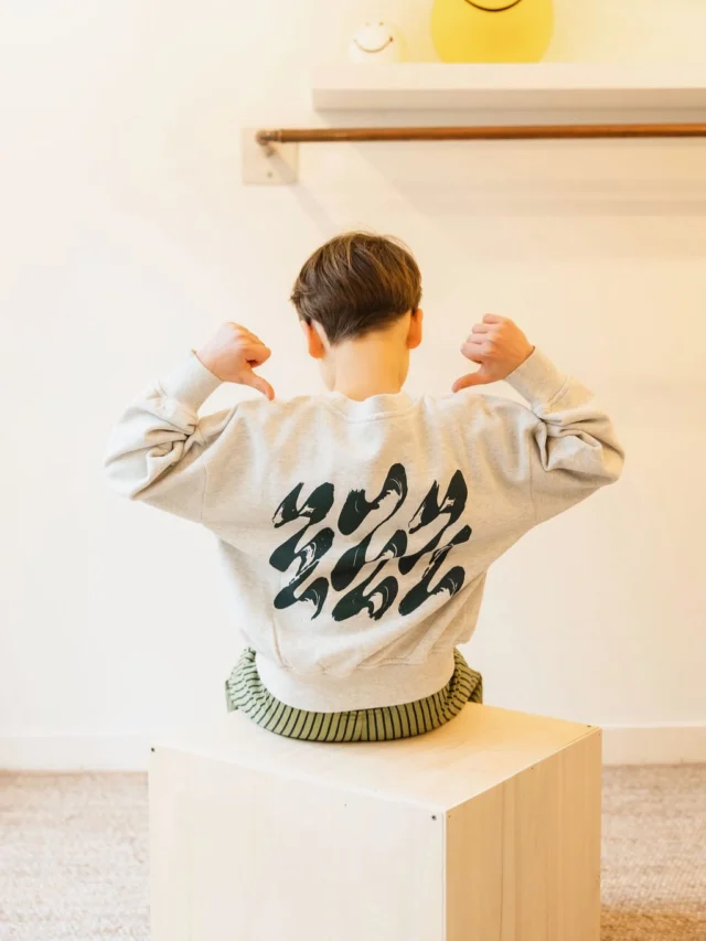PRINTS - wij zijn dol op prints , niet alleen op de voorkant, maar ook op de achterkant van een sweater of t-shirt! 
En jullie? 

#mainstory #brunobruno #kinderkleding #littledepartmentstore #kinderwinkelrotterdam
📷 @klikklakfotografie