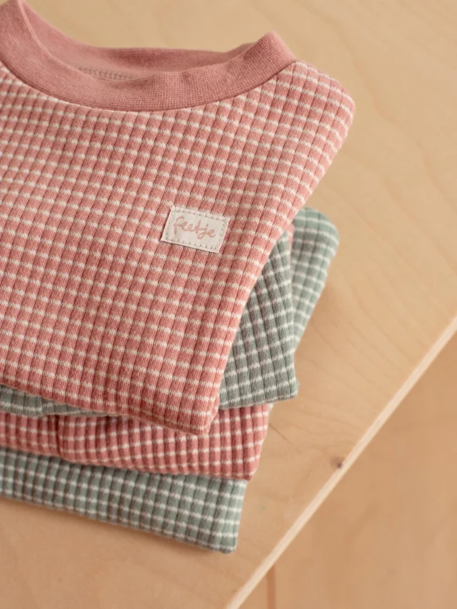 NIEUW: de zomer specials van @feetjebaby 🥳
2 wafelpyjama’s met korte mouwen en een korte broek in dezelfde kwaliteit als de alom bekende wafelpyjama’s (die al meer dan 40 jaar bestaan, dus grote kans dat je er zelf ook in hebt geslapen😊). 
Ze staan NU online! 

#wafelpyjama #feetje #littledepartmentstore #littledepartmentstorerotterdam #feetjepyjama