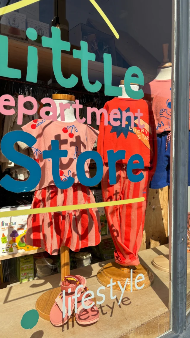 Onze etalage is alvast klaar voor de Koningsspelen en Koningsdag! 🧡🇳🇱😊

Dus, ben je op zoek naar een leuke Koningsdag-outfit die niet alleen maar oranje is én elke dag te dragen is? We’ve got you covered! 😃

#littledepartmentstore #koningsdag #koningsdagoutfit #kinderwinkelrotterdam #newwindow Rotterdam