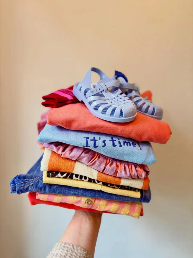 Fijne Koningsdag(sale)! 👑❤️🤍💙
Vandaag houden we onze traditionele online Koningsdagsale met oude collecties voor hele kleine prijsjes.🧡

Ps het kan soms best druk worden op onze website, waardoor het wat langer duurt.  Probeer het dan later nog eens! 
Vergelijk het maar met 100 mensen die tegelijk onze winkel binnen willen komen. Als je onze winkel in Rotterdam kent, dan weet je dat dat niet allemaal tegelijk past 🤪

#koningsdag #koningsdagsale #vrijmarkt #rotterdam #littledepartmentstore koningsdagrotterdam littledepartmentstorerotterdam