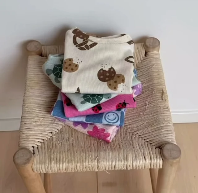 Ze zijn er! De nieuwe zomerpyjama’s van @feetjebaby 🥳
Je shopt ze vanaf nu online en bij ons in de winkel in Rotterdam. Er zijn weer 5 hele leuke printjes met leuke namen. Wij zijn benieuwd: welk printje vind jij het leukst? 🐢🌺🍪🔹🐞

- Timmy Turtle 🐢
- Bibi Bloom 🌺
- Cosy Crumbs 🍪
- Chase Check 🔹
- Lily Ladybug 🐞

#feetjepyjama #feetje #pyjamas #cadeautip #littledepartmentstore