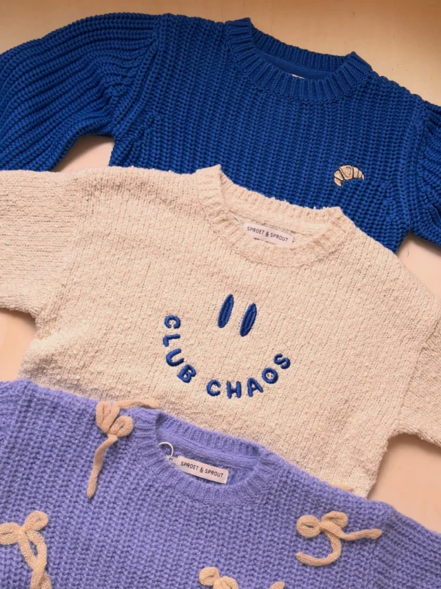 Nieuw van @sproetsprout: CLUB CHAOS 💙
Normaal houden wij niet zo van teksten op kleding, maar CLUB CHAOS vinden wij errug leuk 😊
En, de favoriet van vorig jaar: de sweater met de strikjes is terug 🥳. 
Alles staat vanaf nu online en hangt bij ons in de winkel. 

#sproetsprout #clubchaos #nieuwecollectie #littledepartmentstore #littledepartmentstorerotterdam