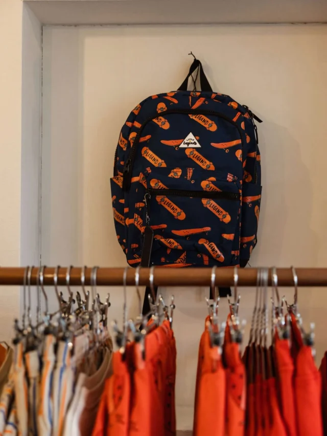 BACK TO SCHOOL! Nog een weekje en dan gaan de kids in onze regio ook weer naar school. Feest 🥳 of liever nog wat langer vakantie? 
Hoe dan ook: wij hebben heel veel leuke rugzakken (of rugtassen) in de winkel voor school of vakantietripjes 😊
Als je swipet zie je een selectie, maar we hebben er nog veeeeel meer! En alle tassen van Little Legends zijn ook weer aangevuld. 🥳

📷 @klikklakfotografie 

#littlelegends #backtoschool #rugzakken #littledepartmentstore littledepartmentstorerotterda