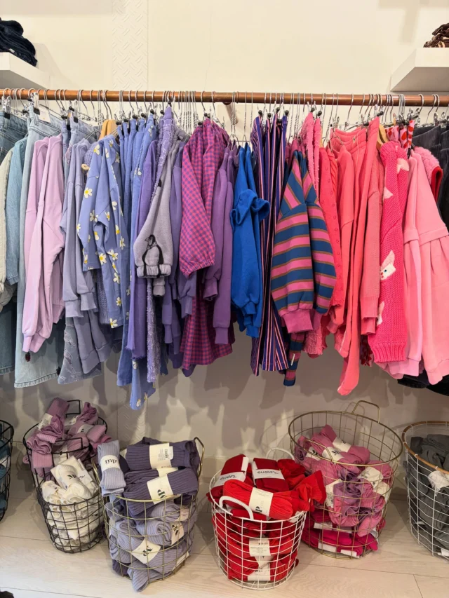 Het is weer maillot-weer! Voor elke outfit is er wel een maillot én wij hebben zelfs de maillots op kleur staan in onze winkel. 🤗
Ps we hebben er nog veel meer, met rib, glad en met glitters. Van MP Denmark en van Ewers. Swipe voor meer kleuren maillots! 🌈

#eenmaillotvoorelkeoutift #maillots #mpdenmark #littledepartmentstore #kinderwinkelrotterdam