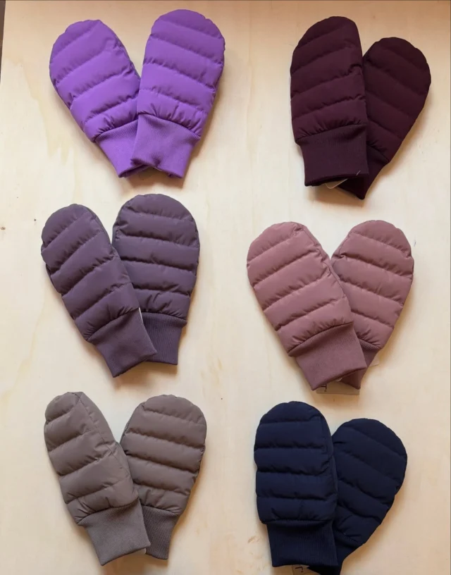 Brrrr, de herfst is nu echt begonnen! Wat is het koud ‘s ochtends! 🥶
Heb je al fijne wanten of handschoenen in huis? Alle wanten en handschoenen van Enfant zijn binnen (met bijpassende mutsen, sjaals, jassen en zelfs laarzen)! 

Enne, handig om te weten: we kunnen Enfant dit seizoen niet meer bij bestellen, dus wil je deze winter warme handen voor je kind, wacht dan niet te lang, want op = op 😅

#herfst #enfant #enfantlaarzen #littledepartmentstore #kinderwinkelrotterdam