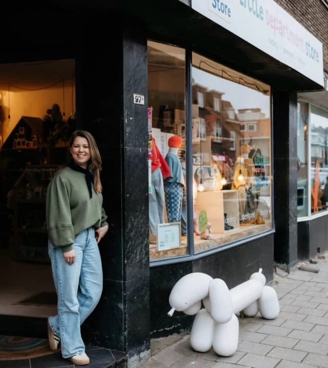 Hieperdepiep hoera! 🥳 Er is er een jarig! Vandaag is Brigitte (de eigenaresse van @littledepartmentstore), jarig! En wie jarig is, trakteert! Later vandaag komt er een hele leuke winactie aan! Stay tuned…. 

#hiephiephoera #langzalzeleven #verjaardag #jarig #littledepartmentstore 

📷 @klikklakfotografie